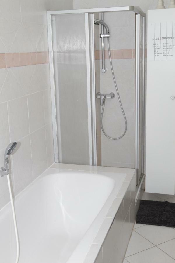 Gutshof Bartl 1 Apartment Klagenfurt am Woerthersee Exterior foto