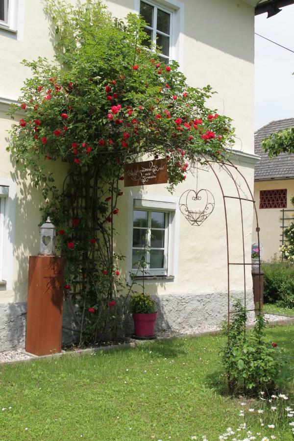 Gutshof Bartl 1 Apartment Klagenfurt am Woerthersee Exterior foto